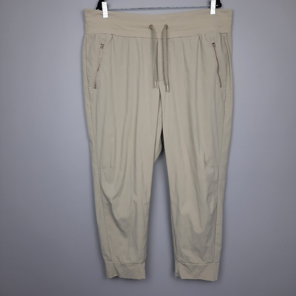 Athleta Trekkie North Mid Rise Jogger Outdoor Hiking Pants in Ecru size 18